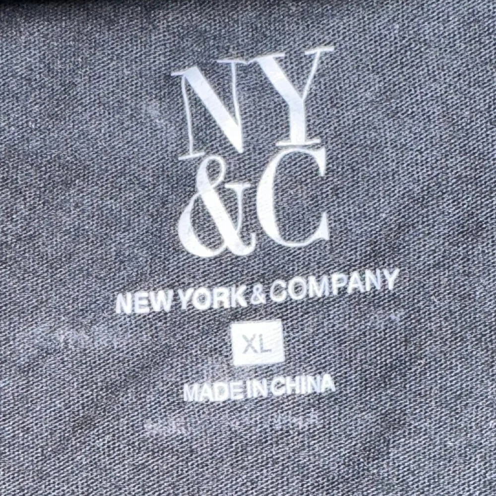 New York & Company – Black U-Neck T-Shirt w/Large Gold Sequined Heart (Size XL) - Picture 4 of 4